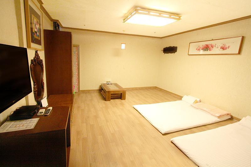 Changwon Olympic Hotel מראה חיצוני תמונה