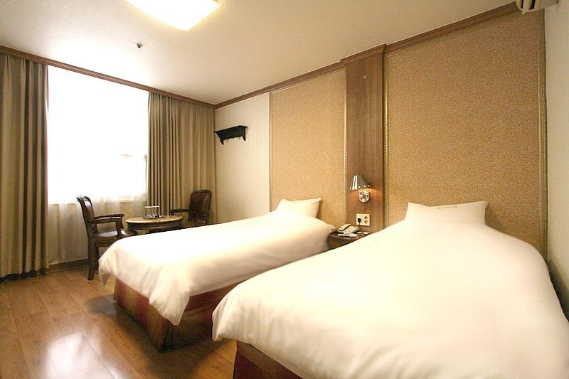 Changwon Olympic Hotel מראה חיצוני תמונה